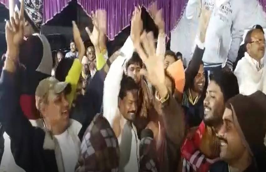 रामसत्ता स्पर्धा में घोड़ाडोंगरी विधानसभा क्षेत्र के विधायक मंगल सिंह धुर्वे ने नोटबंदी गाने पर जमकर डांस किया। 