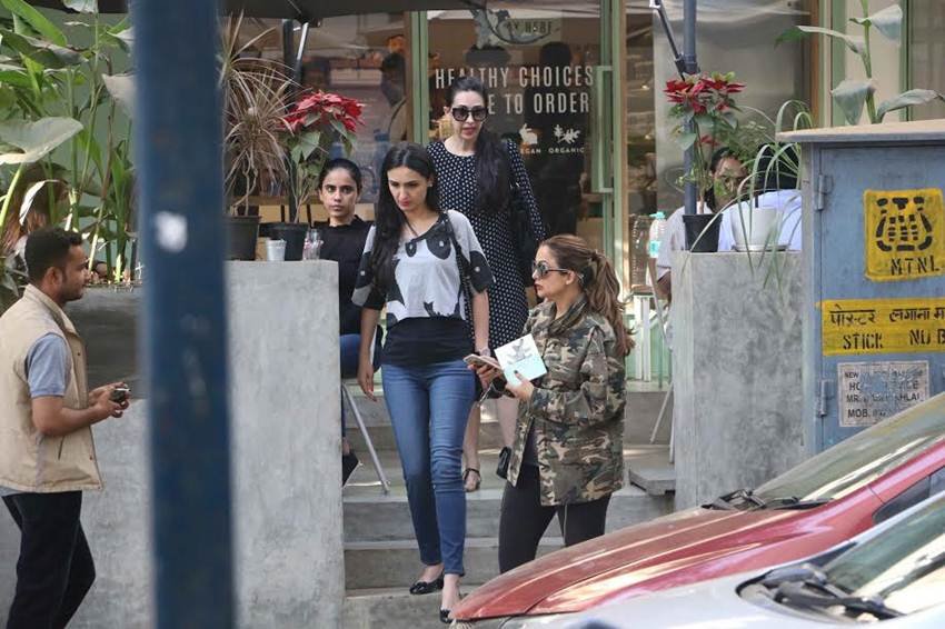 karishma kapoor, amrita arora, bandra, bollywood, karishma kapoor latest photos