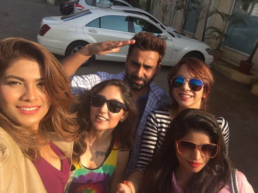 bigg boss 10, bigg boss 10 finale, bigg boss 10 grand finale, bigg boss 10 grand finale updates, manveer gurjar, bani judge, lopamudra raut, manu punjabi, salman khan, manveer grand welcome, bigg boss 10 grand finale news, bigg boss 10 grand finale pics, bigg boss 10 grand finale back stage pics, bigg boss 10 grand finale inside pics, bigg boss 10 grand finale videos, bigg boss 10, bigg boss 10 news, bigg boss 10 updates, entertainment news