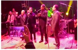 वीडियो: मेघालय के सीएम ने विपक्ष के दो नेताओं के साथ स्टेज पर गाया गाना, किया डान्स