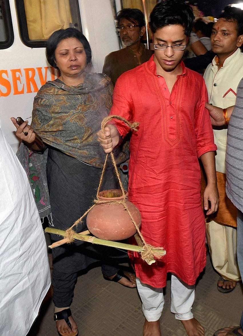 om puri, om puri dead, om puri news, om puri death news, om puri passes away, om puri films, om puri health, om puri updates, entertainment news, amitabh bachchan, abishek bachchan, shashi kapoor, pankaj kapoor, prakash jha, Gulzar