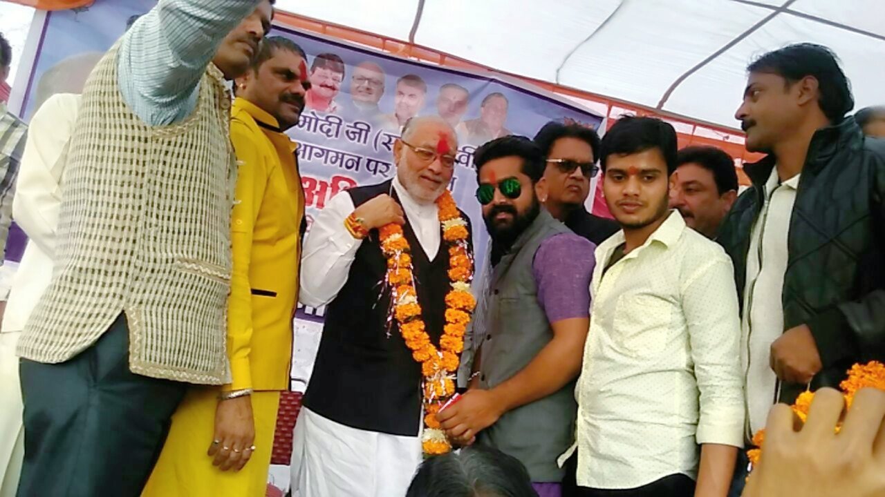 prahalad-modi23