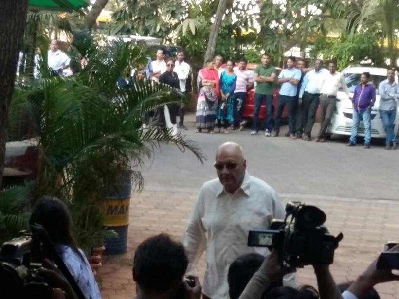 Om Puri, Om puri death, om puri demise, om puri prayer meet, prayer meet om puri, om puri death, amitabh bachchan , abhishek bachchan, aishwarya rai bachchan, pankaj kapur, prem chopra, annu kapoor, om puri death latest news, om puri death latest updates, entertainment news