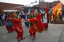 लोहड़ी 2017: उत्साह का पर्व है लोहड़ी, जाने पंजाब के इस त्यौहार का असली महत्व