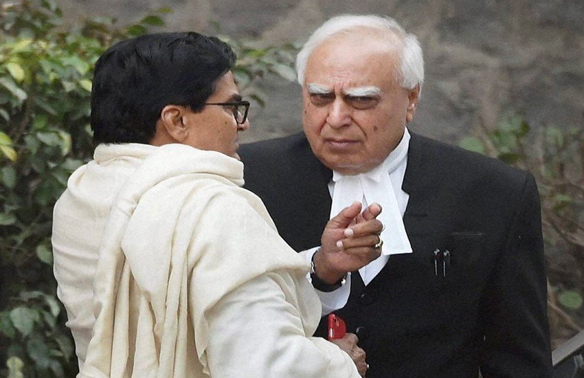 Akhilesh Yadav, Kapil Sibal, Mohan Parasaran