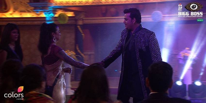 monalisa wedding bigg boss, monalisa vikrant marriage bigg boss 10, bigg boss weddings, bigg boss trp stunts, manu manveer monalisa wedding, mona lisa dance wedding, monalisa wedding ceremonies, monalisa vikrant family bigg boss, ravi kishan nirahua monalisa, ravi kishan bigg boss, nirahua bigg boss, monalisa mehendi, monalisa shaadi, monalisa haldi, bigg boss bizarre wedding, bigg boss 10 news, bigg boss 10 updates, entertainment news, television news,