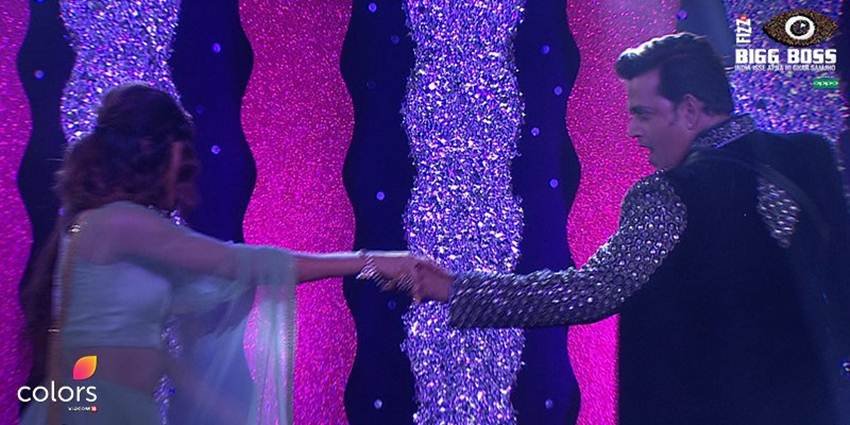 monalisa wedding bigg boss, monalisa vikrant marriage bigg boss 10, bigg boss weddings, bigg boss trp stunts, manu manveer monalisa wedding, mona lisa dance wedding, monalisa wedding ceremonies, monalisa vikrant family bigg boss, ravi kishan nirahua monalisa, ravi kishan bigg boss, nirahua bigg boss, monalisa mehendi, monalisa shaadi, monalisa haldi, bigg boss bizarre wedding, bigg boss 10 news, bigg boss 10 updates, entertainment news, television news,