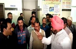 मध्य प्रदेश: बीजेपी नेता ने डॉक्टर से की गालीगलौज, जूते मारकर, कपड़े फाड़कर दौड़ाने की दी धमकी
