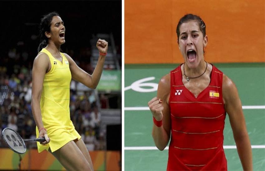 भारत की बैडमिंटन खिलाड़ी पीवी सिंधु और स्पेन की कैरोलिना मारिन