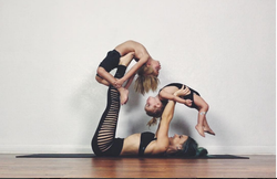 दो बच्चों की इस मां ने अपने बच्चों के साथ किया ऐसा योग की देखने वालों ने दांतो तले दबा ली उंगली