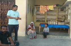 बीमारी की वजह से बच्चों ने साथ खेलने से, मास्टर ने स्कूल आने से और अब आधार कार्ड बनाने से कर दिया इनकार