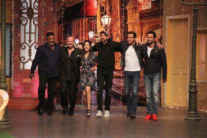 कॉमेडी शो में ऋतिक रोशन के साथ पिता राजेश रोशन, फिल्म एक्ट्रेस यामी गौतम, डायरेक्टर संजय गुप्ता, को-स्टार रोनित रॉय, रोहित रॉय मौजूद नजर आए। (वरिंदर चावला)