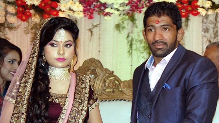 योगेश्वर दत्त अपनी पत्नी शीतल के साथ।