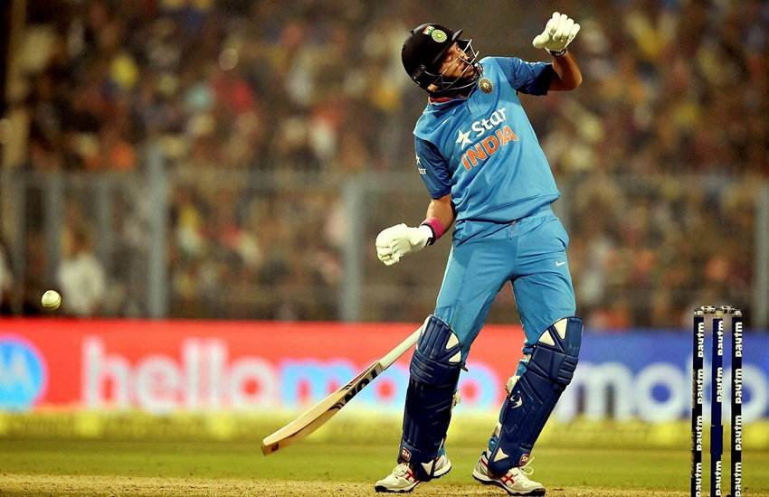 yuvraj singh, yuvraj singh hit by bouncer, yuvraj singh kolkata ODI, kolkata ODI yuvraj singh, india vs england, live ind vs eng, india score, live cricket score, cricket
