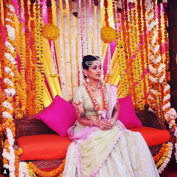 ये हैं नील नितिन मुकेश की दुल्हान रुक्मिणी सहाय। नील और रुक्मिणी के परिवार एक दूसरे को काफी समय से जानते हैं।