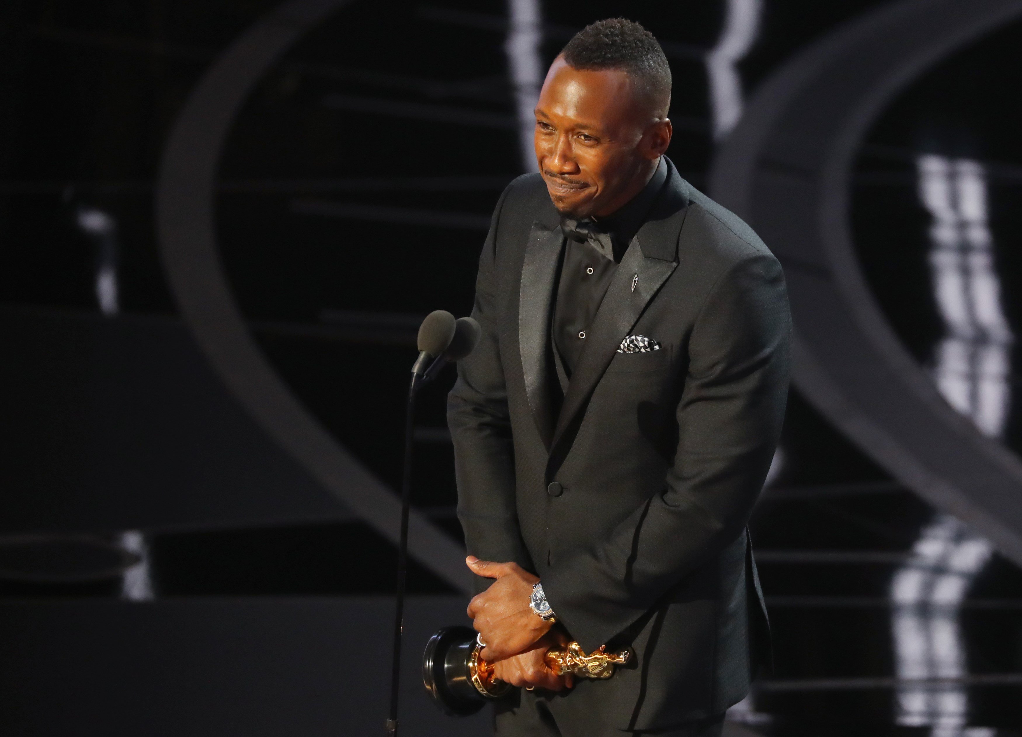 "mahershala ali, mahershala ali oscars, mahershala ali oscars 2017, oscars 2017, best supporting actor, oscars 2017 best supporting actor, oscars 2017 winners, moonlight, moonlight film, oscars 2017 news, enetertainment news