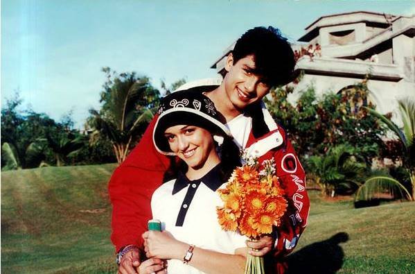 बॉलीवुड में शाहिद कपूर का नाम करीना कपूर से जोड़ा गया था। लेकिन करीना से पहले उनकी लाइफ में ऋषिता भट्ट आई थी। आर्यन की म्यूजिक वीडियो 'आंखों में तेरा ही चेहरा' के दौरान इनकी डेटिंग की शुरुआत हुई थी।