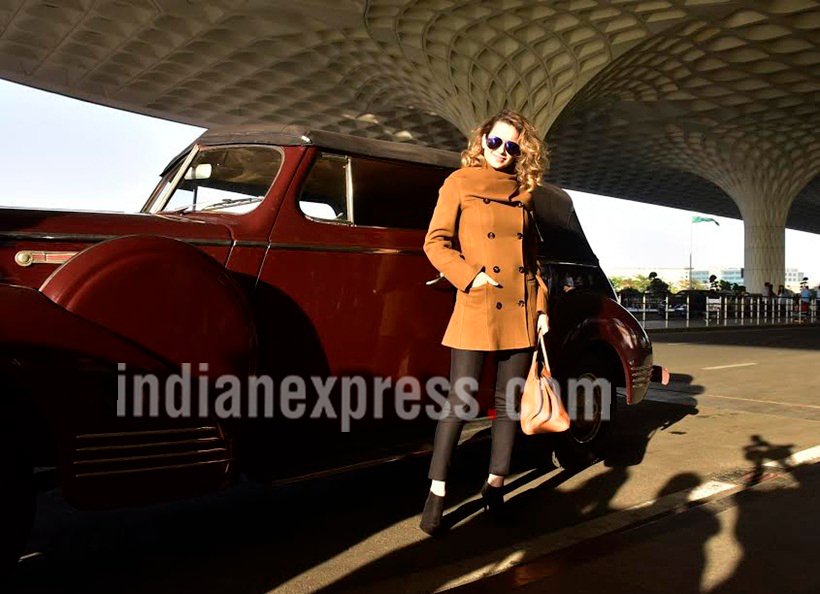 शूटिंग के दौरान विंटेज कार में सवारी पर कंगना ने कहा, मुझे इन कारों की सवारी कर काफी अच्छा लगा, यह मेरे लिए नया एक्सपीरियंस था।