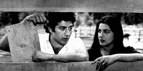 सनी देओल के साथ आई फिल्म बेताब में अमृता सिंह और उनकी केमिस्ट्री की काफी तारीफें हुई थीं। अमृता ने अपनी पहली ही फिल्म में कुछ इंटिमेट सीन्स भी दिए थे। बता दें कि इस फिल्म के बाद अमृता सिंह का नाम सनी देओल से जोड़ा जाने लगा था।