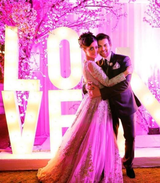 संगीत में दोनों वेस्टर्न लुक में नजर आए। गाउन पहन बेहद खूबसूरत लग रही थीं रुक्मिणी।