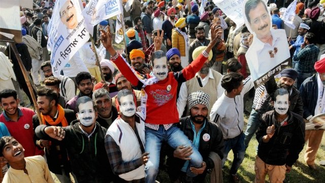पंजाब और गोवा में मतदान आज, पहली बार की महिला वोटर को उपहार देगा चुनाव आयोग