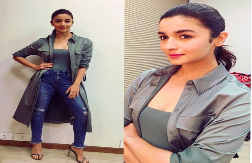 मीडिया रिपोर्ट्स के दावों की मानें तो बॉलीवुड की चुलबुल एक्ट्रेस आलिया भट्ट भारत में वोट नहीं डाल सकतीं। दरअसल आलिया ब्रिटिश नागरिक हैं और उनका पासपोर्ट भी वहीं का है। आलिया को ब्रिटिश नागरिकता इसलिए मिली है क्योंकि उनकी मां सोनी राजदान ब्रिटिश मूल की हैं। भारत में दोहरी नागरिकता का चलन नहीं है इसलिए आलिया यहां वोट नहीं दे सकतीं। अगर वह ब्रिटिश नागरिकता छोड़ा भारतीय नागरिकता लेने की प्रक्रिया शुरू करती हैं और उन्हें यह मिल जाती है तो वह भारत में वोट डाल सकेंगी।