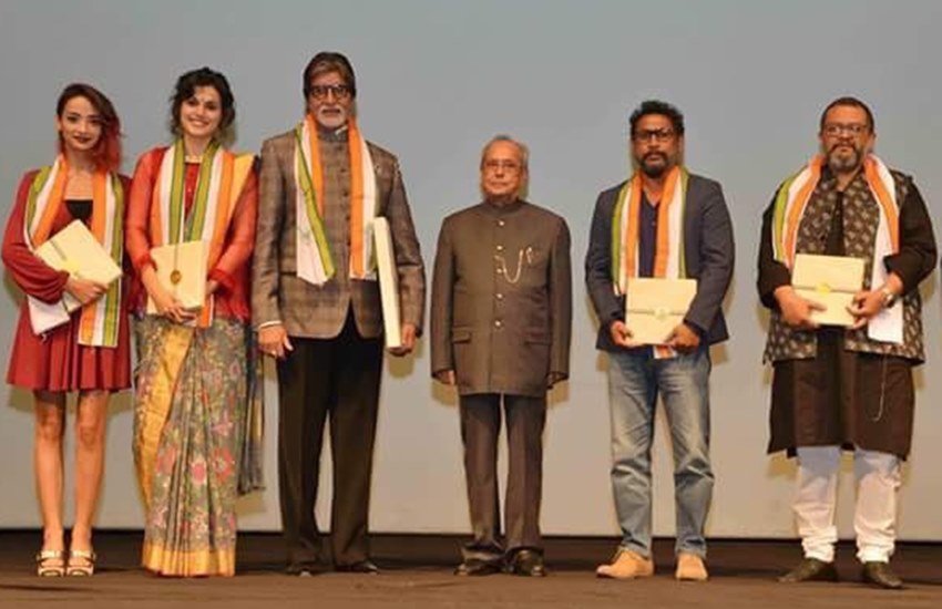 Amitabh Bachchan, Tapsee Pannu, Pink Team, Shoojit Sirchar, Dinner, President House, President Pranab Mukharjee, Bollywood news in Hindi, Entertainment news in Hindi