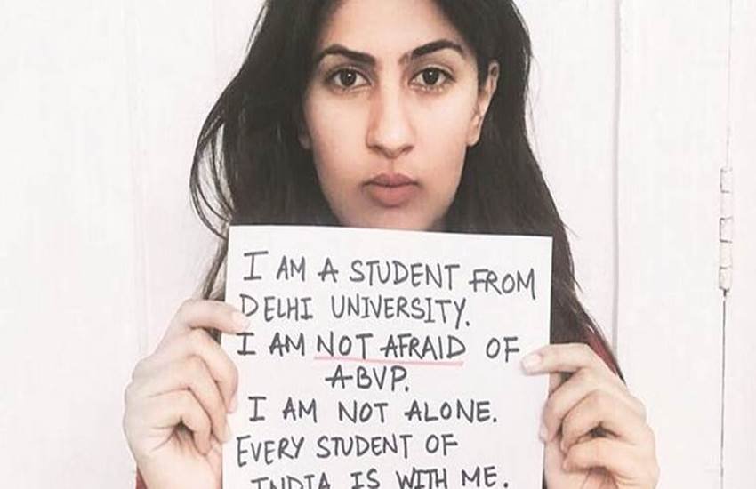 gurmehar kaur, ABVP, gurmehar kaur campagain against ABVP, gurmehar kaur father, kargil martyr, kargil martyr daughter, gurmehar kaur threatened, DU, Delhi university, gurmehar kaur soldier daughter, army martyr daughter threatened, JNU, ramjas college, gurmehar kaur abvp, martyr daughter abvp, gurmehar kaur rape threat, ramjas college, ramjas violence, anti national, nationalism, jansatta