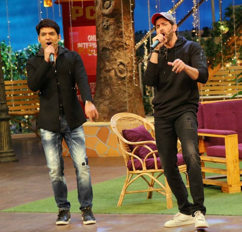 ऋतिक रोशन अपनी फिल्म के प्रमोशन के लिए कपिल शर्मा के शो पर गए थे। इस मजेदार एपिसोड की तस्वीरें कपिल शर्मा ने फेसबुक पर शेयर की हैं।