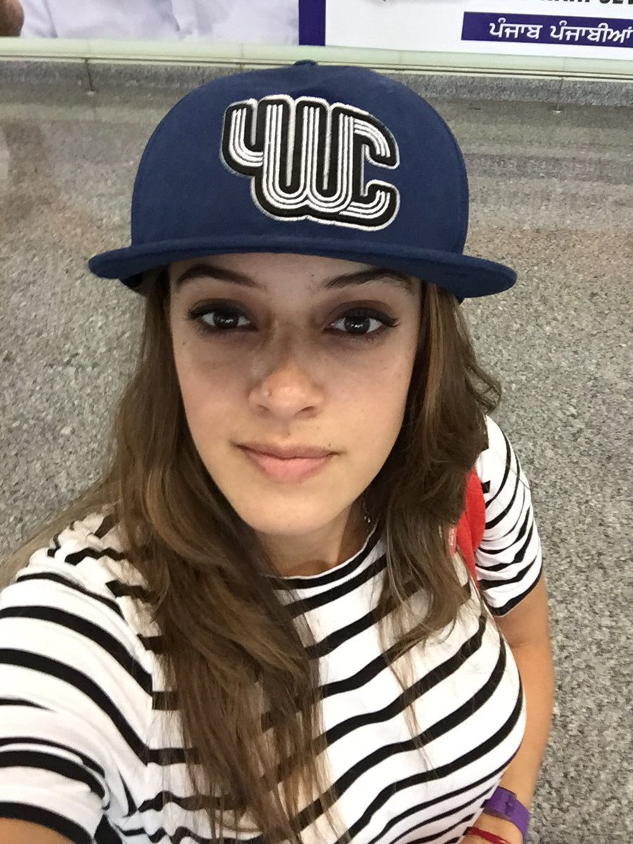 हेजल ने वेस्टर्न के साथ-साथ इंडियन क्लासिकल डांस में भी ट्रेनिंग ली है।