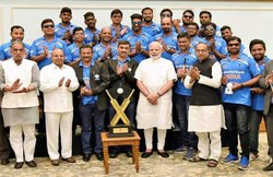 दृष्टिबाधित भारतीय क्रिकेट टीम से मिले प्रधानमंत्री नरेंद्र मोदी, फ़ाइनल में पाकिस्तान को हराकर जीता था टी20 विश्व कप