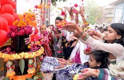 महाशिवरात्रि 2017 पूजा विधि: इन मंत्रों के जाप के साथ इस तरह करें पूजा, पूरी होगी मनोकामना