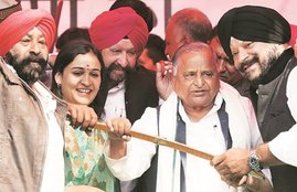 Uttar Pradesh, Uttar Pradesh elections, Uttar Pradesh polls, Uttar Pradesh elections 2017, aparna yadav, dimple yadav, mulayam singh, akhilesh yadav, congress, congress sp alliance, akhilesh rahul alliance, shivpal yadav, Samajwadi Party-Congress alliance, elections updates