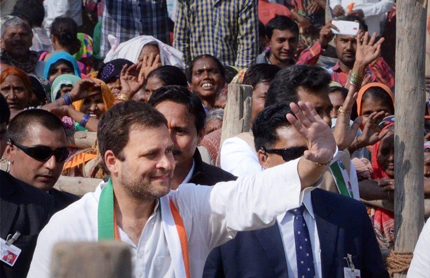 हरिद्वार में रोड शो करते कांग्रेस उपाध्यक्ष राहुल गांधी।( Photo Source: ANI)