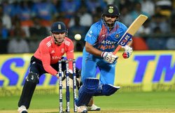 IND vs ENG: सुरेश रैना ने भारत में जड़ा पहला पचासा, धोनी के नाम दर्ज हुआ अनचाहा रिकॉर्ड