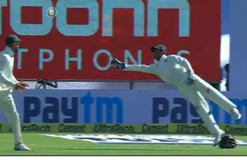 India vs Australia, MCA Pune Stadium, Wriddhiman Saha, Wriddhiman Saha Catch of Steve O'Keefe, Wriddhiman Saha Behind The Wicket, India Wicket Keeper Wriddhiman Saha, Cricket News, Sports News, Wriddhiman Saha Superman Catch, Virat Kohli Congratulated Wriddhiman Saha