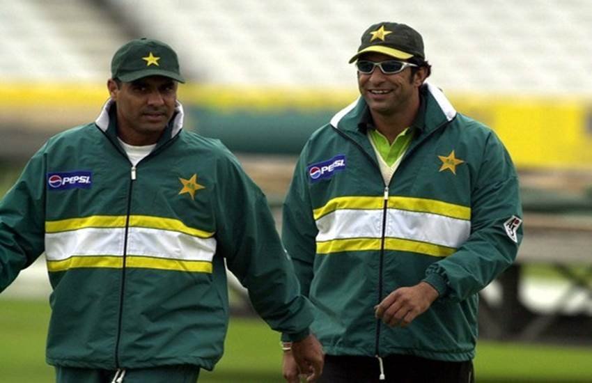 wasim akram, waqar younis, virender sehwag, anil kumble 10 wicket feat, sehwag tweet, akram waqar younis spat, wasim akram twitter, cricket news
