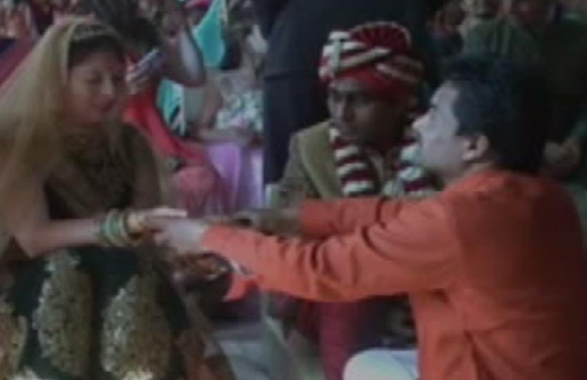 facebook love, love on facebook, love on facebook and marriage, rajasthani boy marriage with Hindu rituals, online marriage, फेसबुक से दोस्ती, फेसबुक प्यार