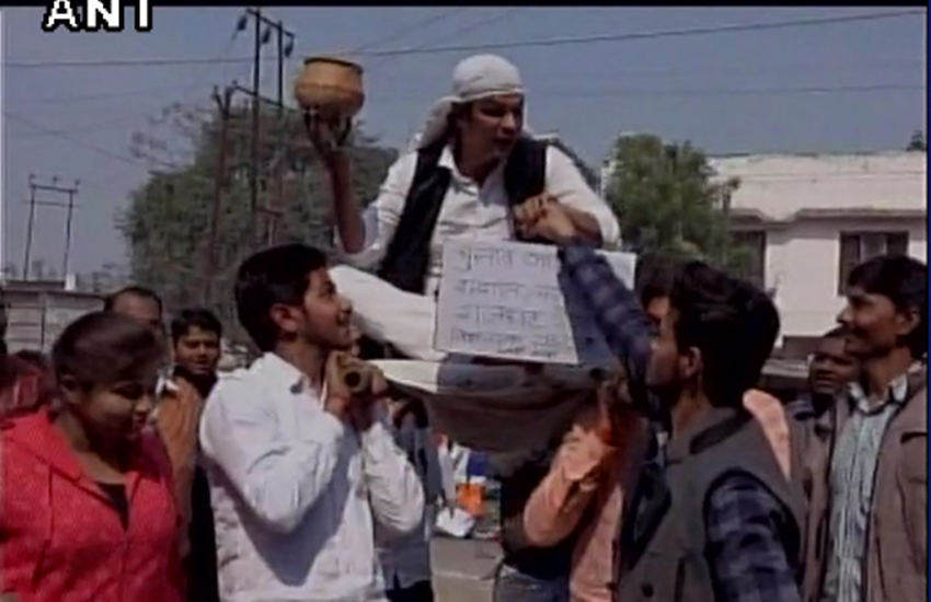 up election, Arthi baba, Arthi baba in up election, Arthi baba nomination, Rajpal Yadav party, Bollywood comedian Rajpal Yadav, Sarvasambhav Party, अर्थी बाबा, यूपी विधानसभा चुनाव, सर्व समभाव पार्टी के अध्यक्ष, फिल्म अभिनेता राजपाल यादव,