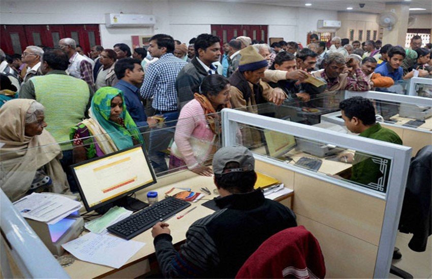 बचत खाता रखने वालों को अकाउंट में मंथली एवरेज बैलेंस रखना होगा। (Representative Image)