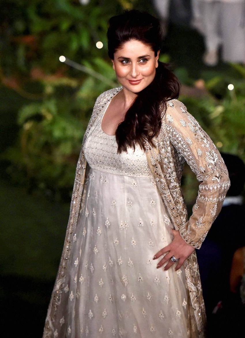 kareena kapoor khan, kareena, kareena kapoor, taimur ali kha, kareena ramp walk, kareena lfw, kareena pics, kareena recent pics, kareena kapoor baby, kareena kapoor khan saif ali khan, kareena saif, taimur, kareena taimur, kareena post pregnancy, entertainment news