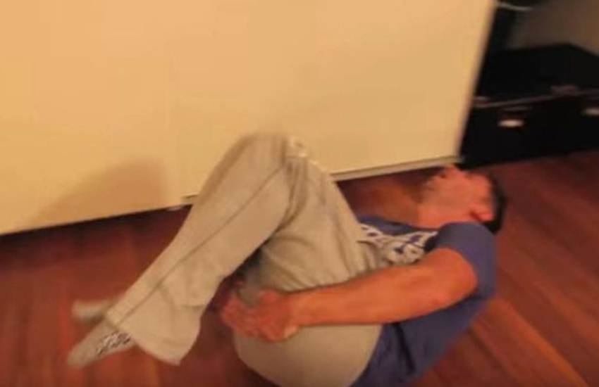 बदला लेने के लिए गर्लफ्रेंड ने किया ऐसा। (Videograb/youtube) बदला लेने के लिए गर्लफ्रेंड ने किया ऐसा। (Videograb/youtube)