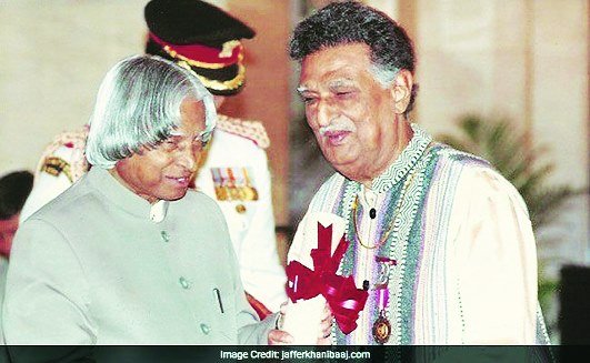  अब्दुल हलीम जाफर खान पूर्व राष्ट्रपति डॉक्टर कलाम के साथ।