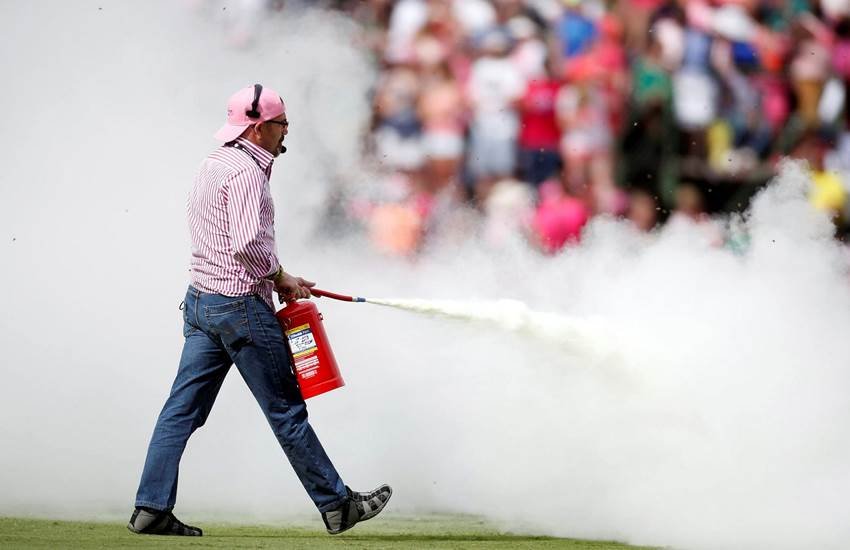 bee attack, south africa, sri lanka, sri lanka vs south africa, SA vs SL, bee attack in Johannesburg, Johannesburg ODI, bee in Johannesburg ODI., cricket news