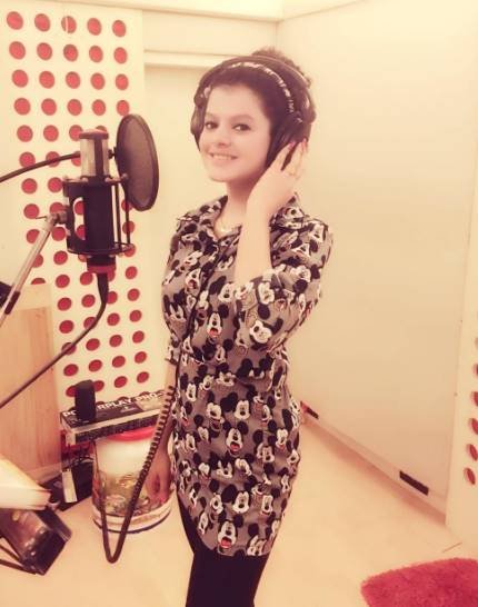 Bollywood Singer palak muchhal, SInger Palak muchhal, Indian Singer palak Muchhal, palak muchhal made Guinness Book and Limca Book of World Records, Palak Muchhal social work