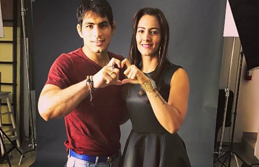 अब गीता फोगाट और उनके पति पवन कुमार का नाम भी इस लिस्ट में सामने आ रहा है।