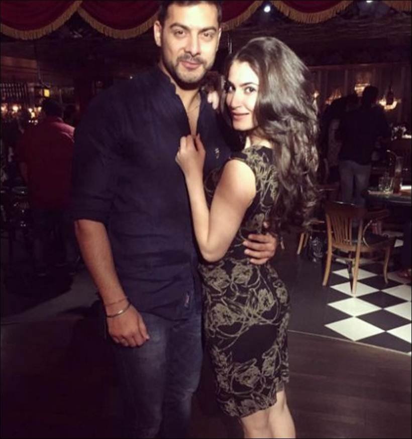 'मेरे अंगने में' के शिवम यानी करम राजपाल अपनी गर्लफ्रेंड शिवालिका के साथ शो का हिस्सा बनेंगे।