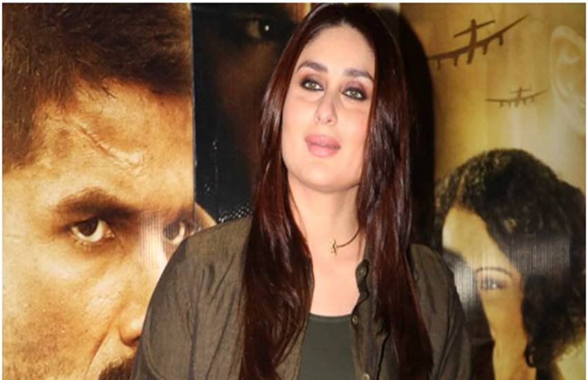 फिल्म की स्क्रीनिंग के दौरान करीना बहुत ही खूबसूरत दिखाई दे रही थीं।  फिल्म की स्क्रीनिंग के दौरान करीना बहुत ही खूबसूरत दिखाई दे रही थीं।