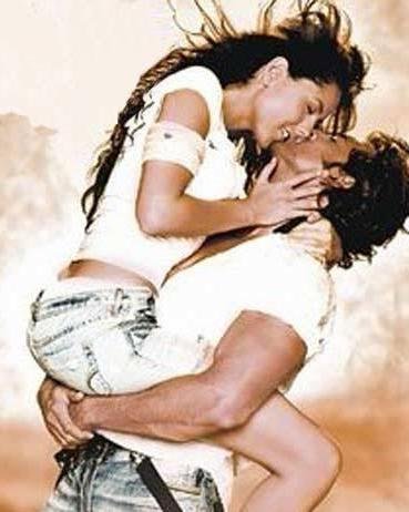 अब बात करें ऋतिक रोशन की तो फिलहाल काबिल की सक्सेस इंजॉय कर रहे ऋतिक रोशन की फिल्में इससे पहले नाकाबिल साबित हो चुकी हैं। साल 2010 में फिल्म गुजारिश में ऋतिक रोशन और ऐश्वर्या राय ने काम किया था। फिल्म में मर्सी किलिंग के सब्जेक्ट पर बनी थी। लेकिन यह दर्शकों को कुछ रास नहीं आई थी। इस फिल्म पर 50 करोड़ रुपए लगे थे।