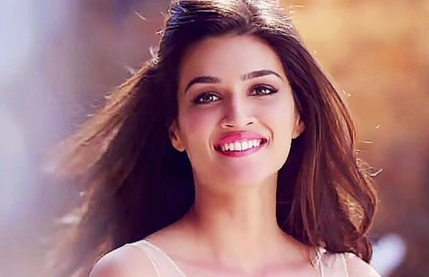 kriti sanon, followers, instagram, photos, pictures, twitter, social media, pics, upcoming movies, films, bollywood news in hindi, Entertainment news in hindi